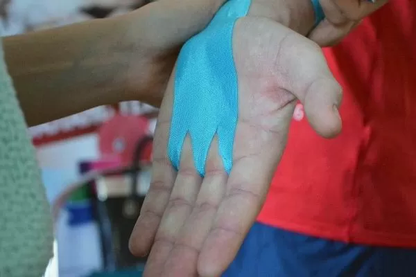 Кинезио-тейп шелковый BBalance BBTape Silk / ICE (5см*5м) бежевый