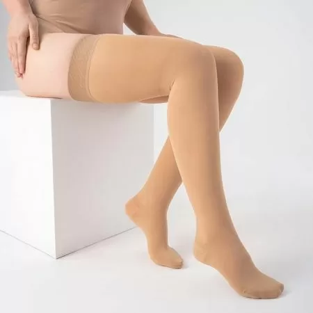 Чулки компрессионные Evolution ТК.931 унисекс 2 класс компрессии с закрытым носком и гладкой резинкой на широкое бедро цвет бежевый