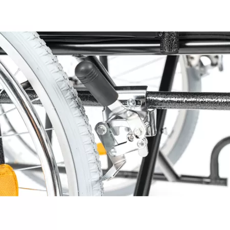 Кресло-коляска МЕТ PARTNER с регулировкой угла наклона спинки и подножек, ширина сиденья 45 см, колеса пневматические