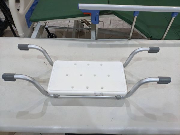 Сиденье для ванны Armed В00650 Доброта, на конце крепления трещина