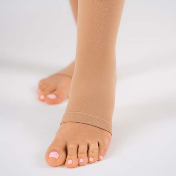 Чулки компрессионные Evolution ТК.930 унисекс 1 класс компрессии с открытым носком и гладкой резинкой цвет бежевый